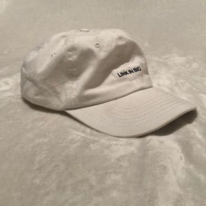 Link in bio dad hat/ white